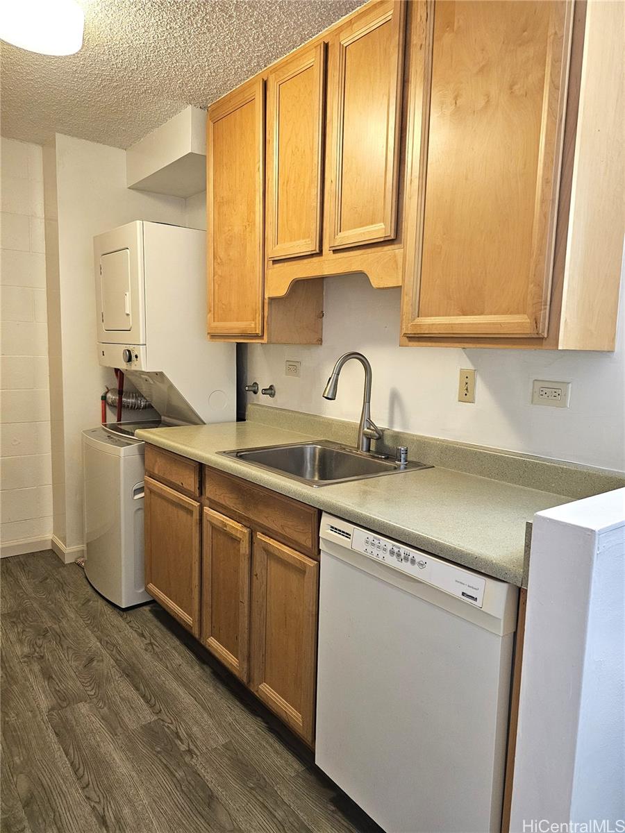 1260 Richard Ln condo # B-404, Honolulu, Hawaii - photo 2 of 15