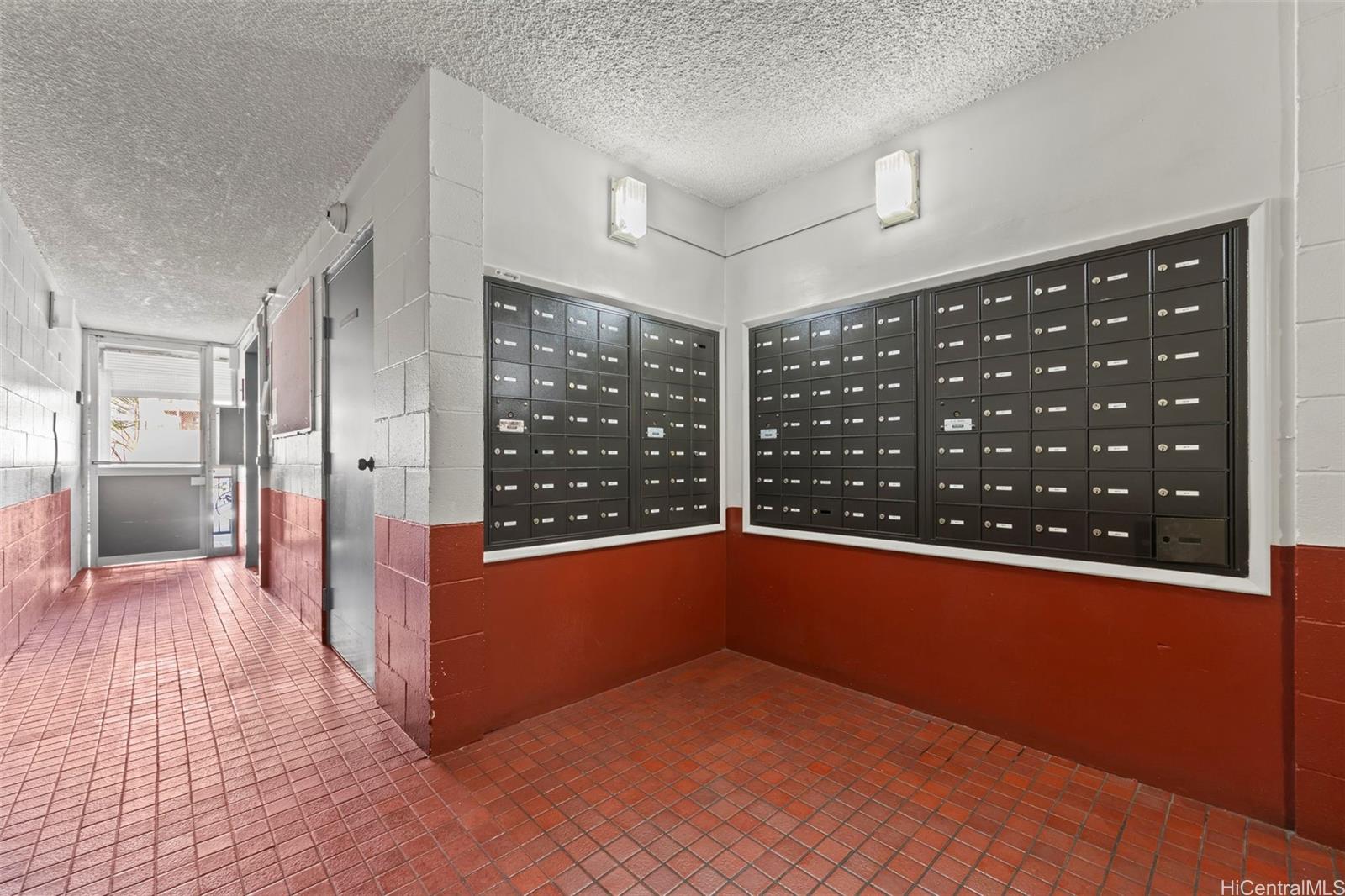 1260 Richard Ln condo # B-404, Honolulu, Hawaii - photo 20 of 25