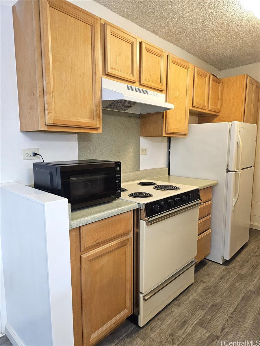 1260 Richard Ln condo # B-404, Honolulu, Hawaii - photo 3 of 13