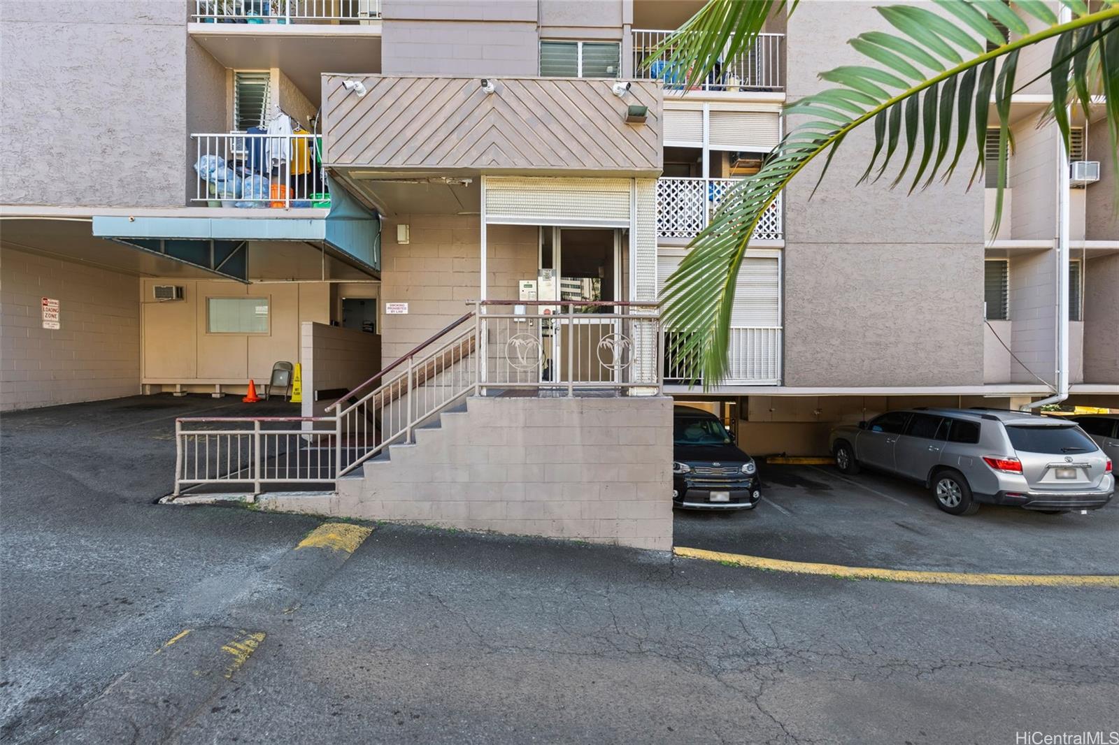 1260 Richard Ln condo # B-404, Honolulu, Hawaii - photo 21 of 25