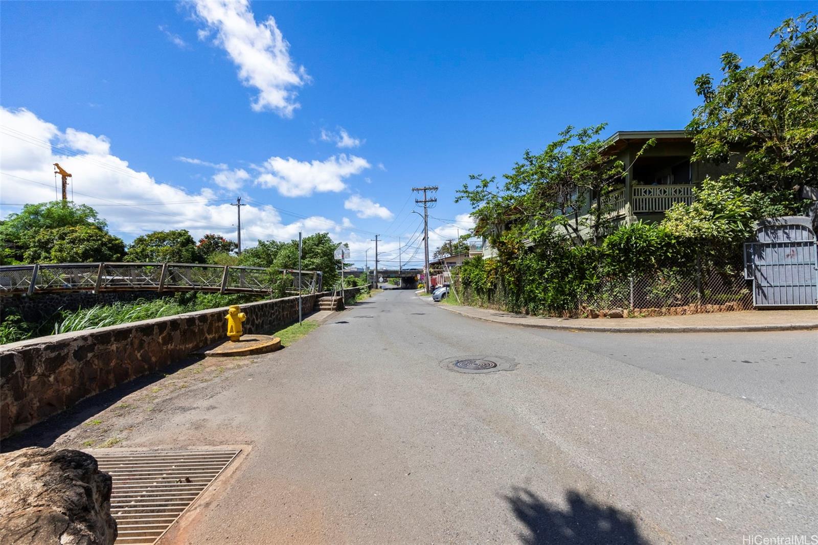 1260 Richard Ln condo # B-404, Honolulu, Hawaii - photo 23 of 25