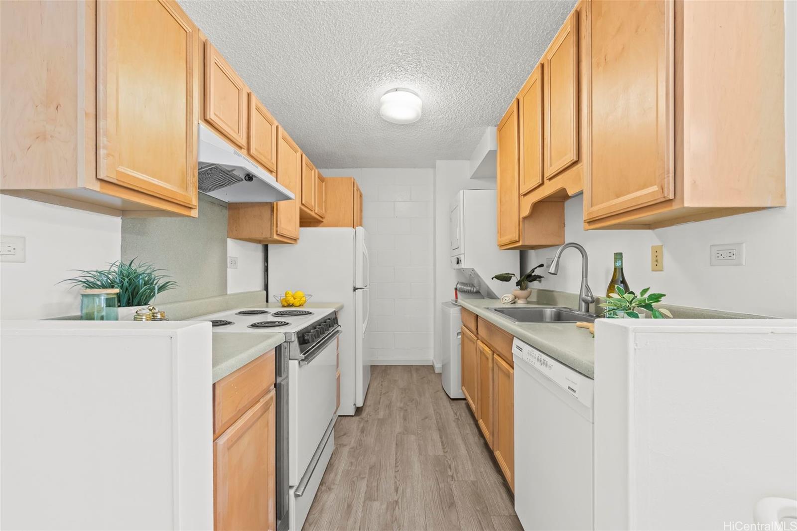 1260 Richard Ln condo # B-404, Honolulu, Hawaii - photo 8 of 25