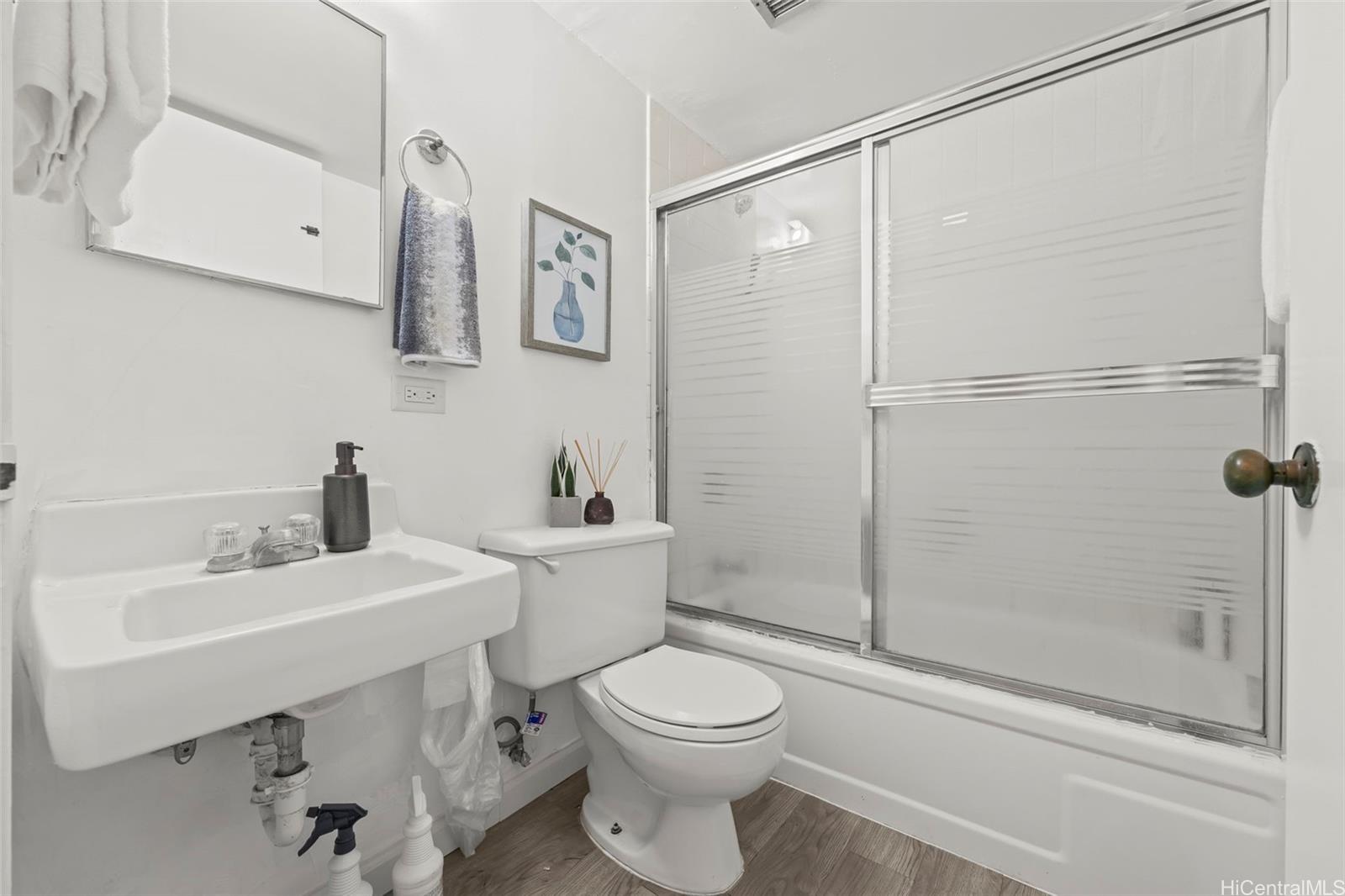 1260 Richard Ln condo # B-404, Honolulu, Hawaii - photo 10 of 25