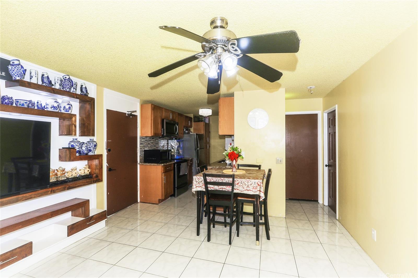 1260 Richard Ln condo # B601, Honolulu, Hawaii - photo 2 of 17