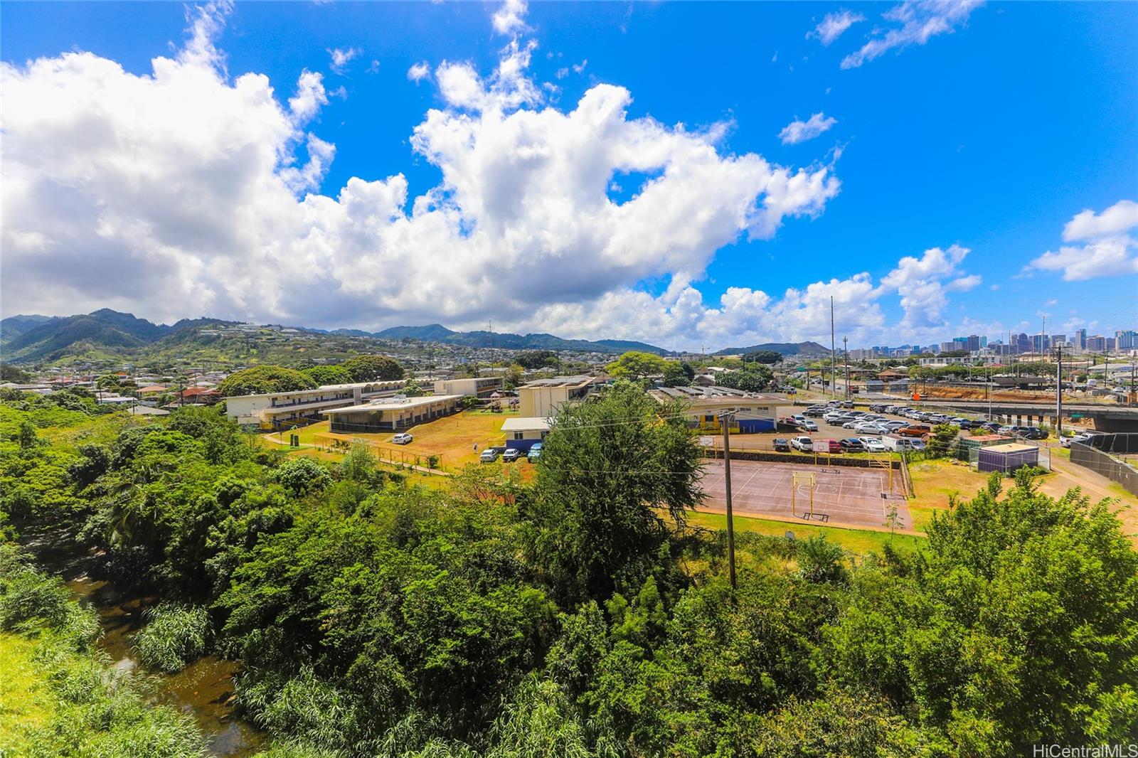 1260 Richard Ln condo # B601, Honolulu, Hawaii - photo 3 of 17