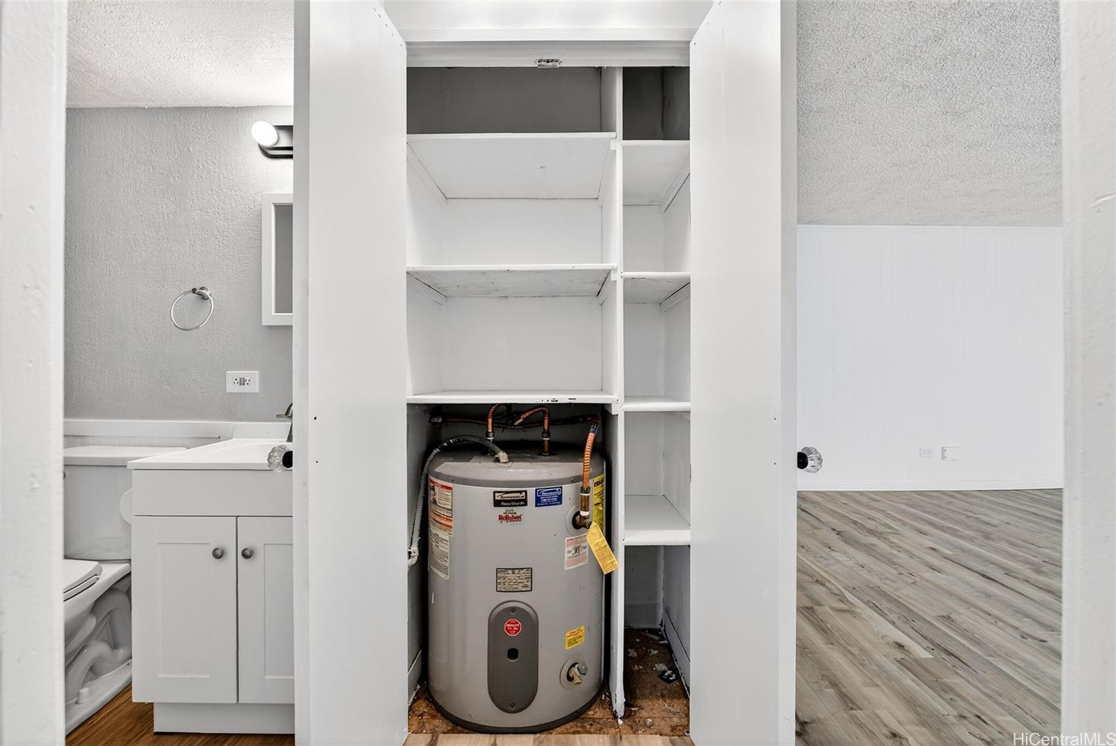 1260 Richard Ln condo # B-602, Honolulu, Hawaii - photo 19 of 23