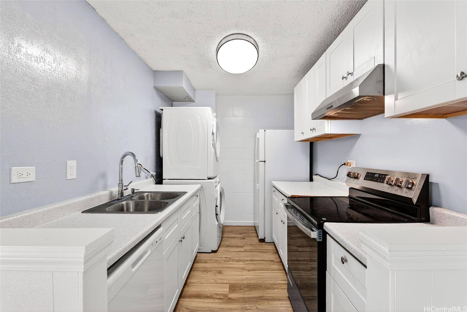 1260 Richard Ln condo # B-602, Honolulu, Hawaii - photo 4 of 23