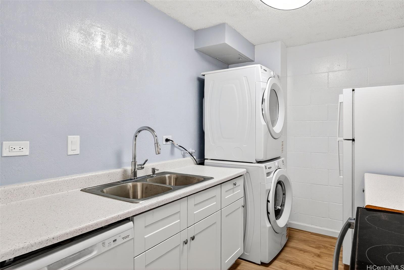 1260 Richard Ln condo # B-602, Honolulu, Hawaii - photo 5 of 23