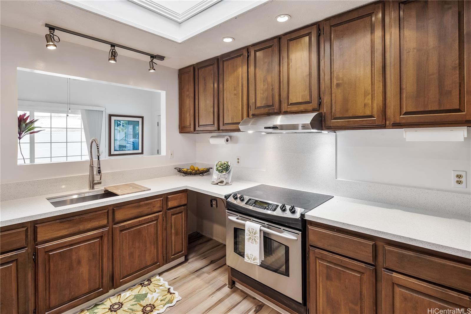 1262  Pihana Street Kalama Valley, Hawaii Kai home - photo 9 of 21