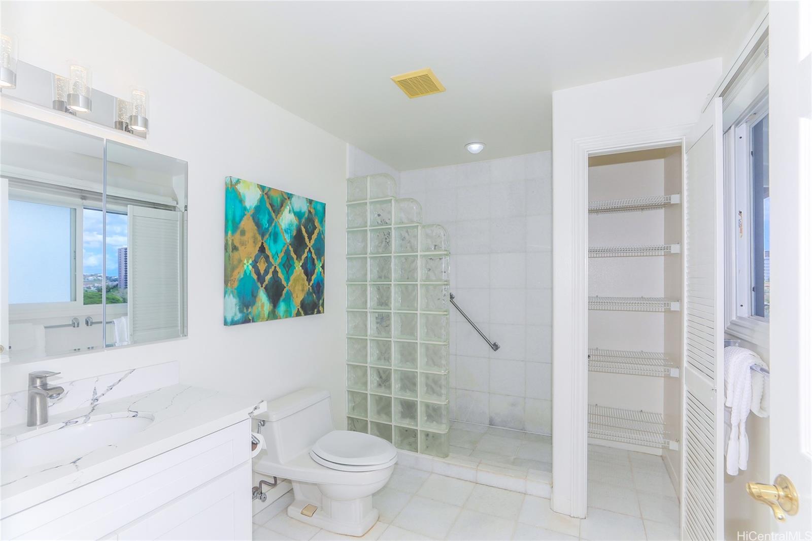 1264  Ala Puumalu Street Salt Lake, Honolulu home - photo 11 of 25