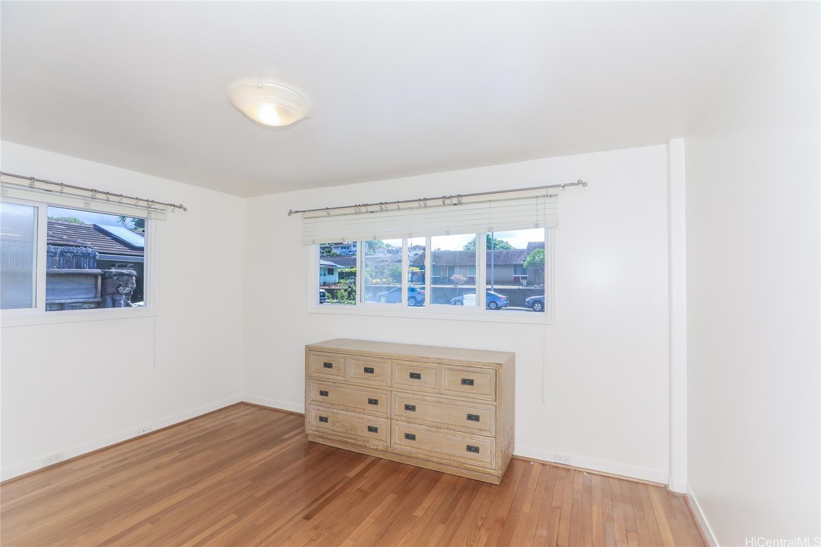 1264  Ala Puumalu Street Salt Lake, Honolulu home - photo 12 of 25