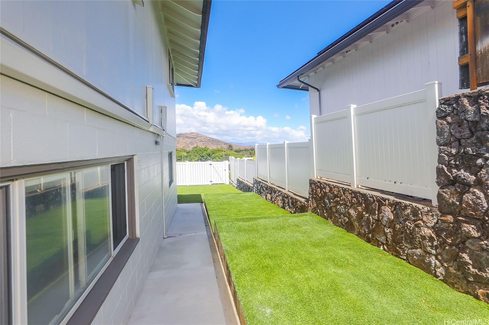 1264  Ala Puumalu Street Salt Lake, Honolulu home - photo 19 of 25