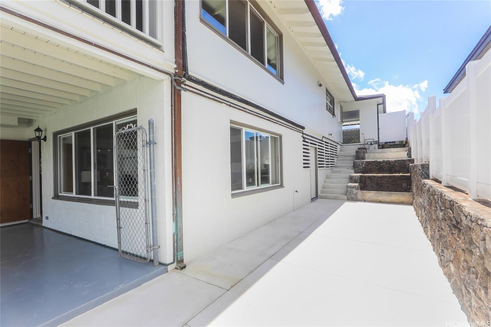 1264  Ala Puumalu Street Salt Lake, Honolulu home - photo 22 of 25