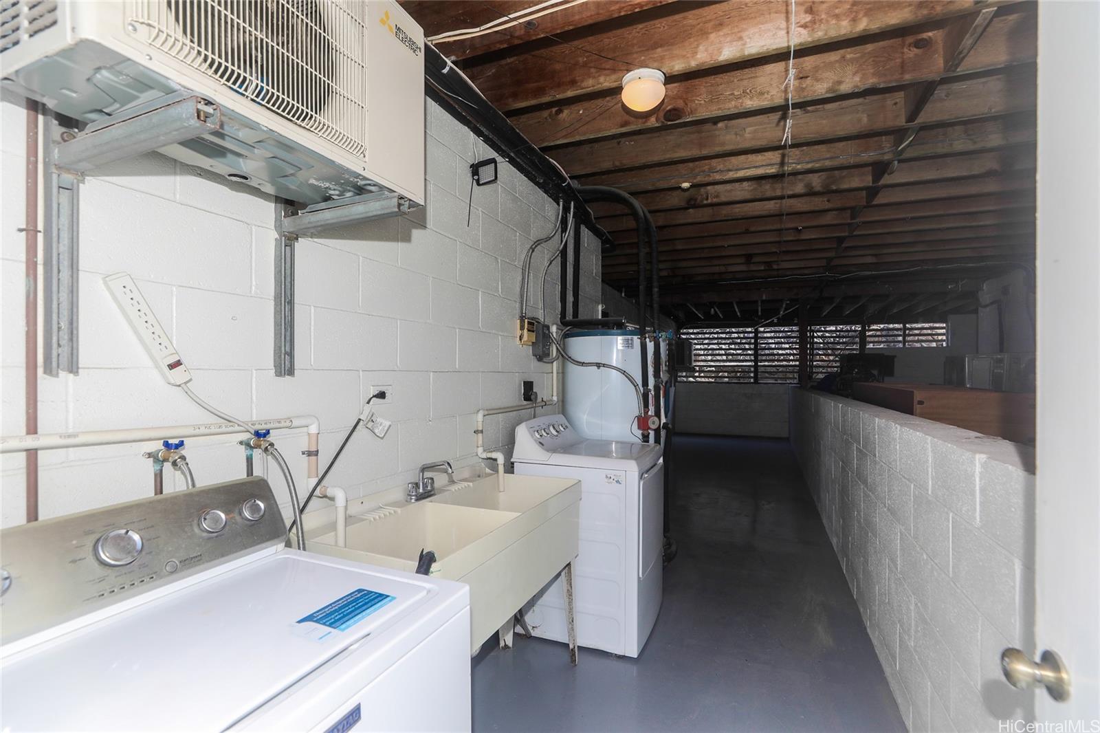 1264  Ala Puumalu Street Salt Lake, Honolulu home - photo 23 of 25