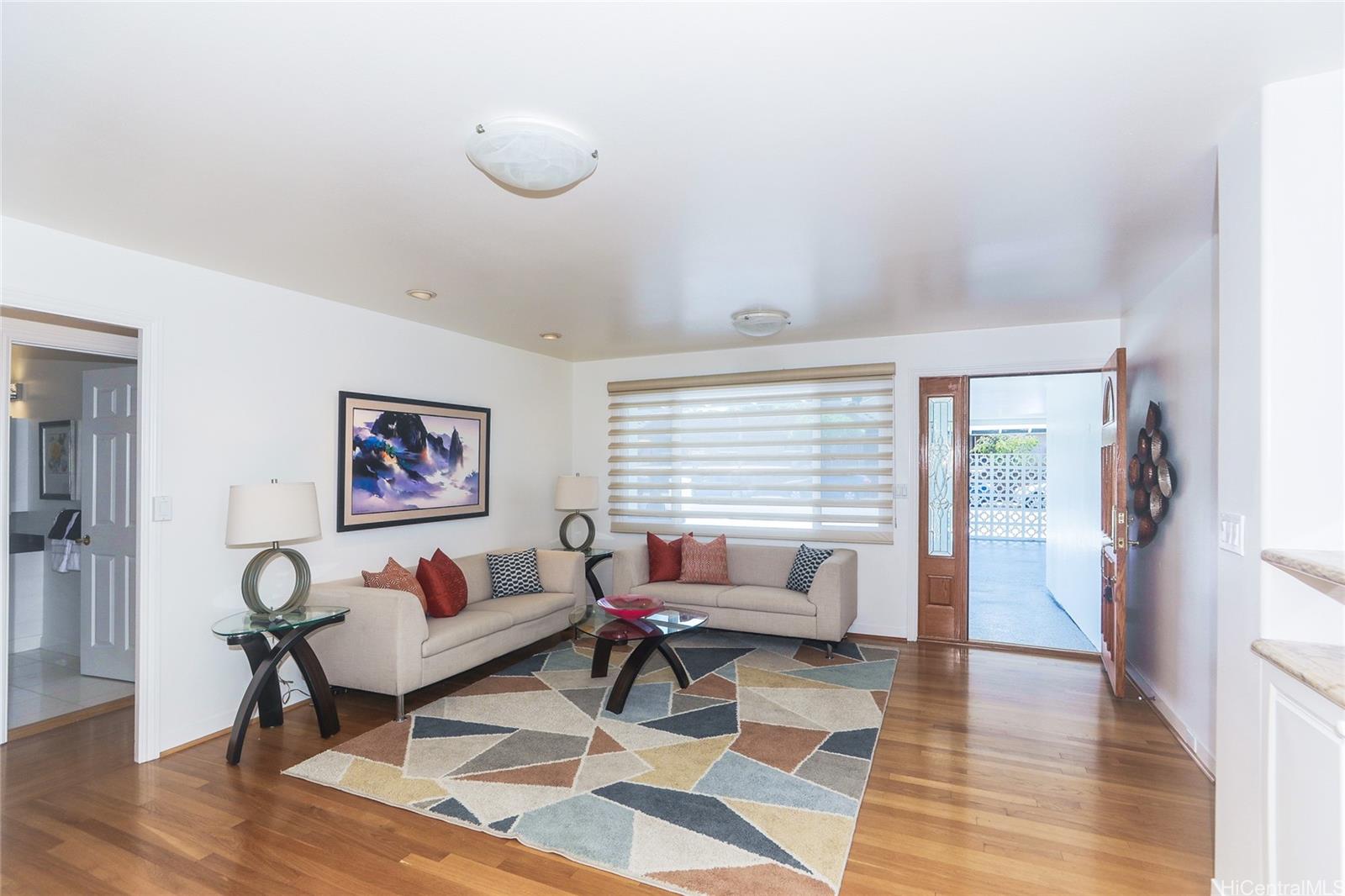 1264  Ala Puumalu Street Salt Lake, Honolulu home - photo 4 of 25