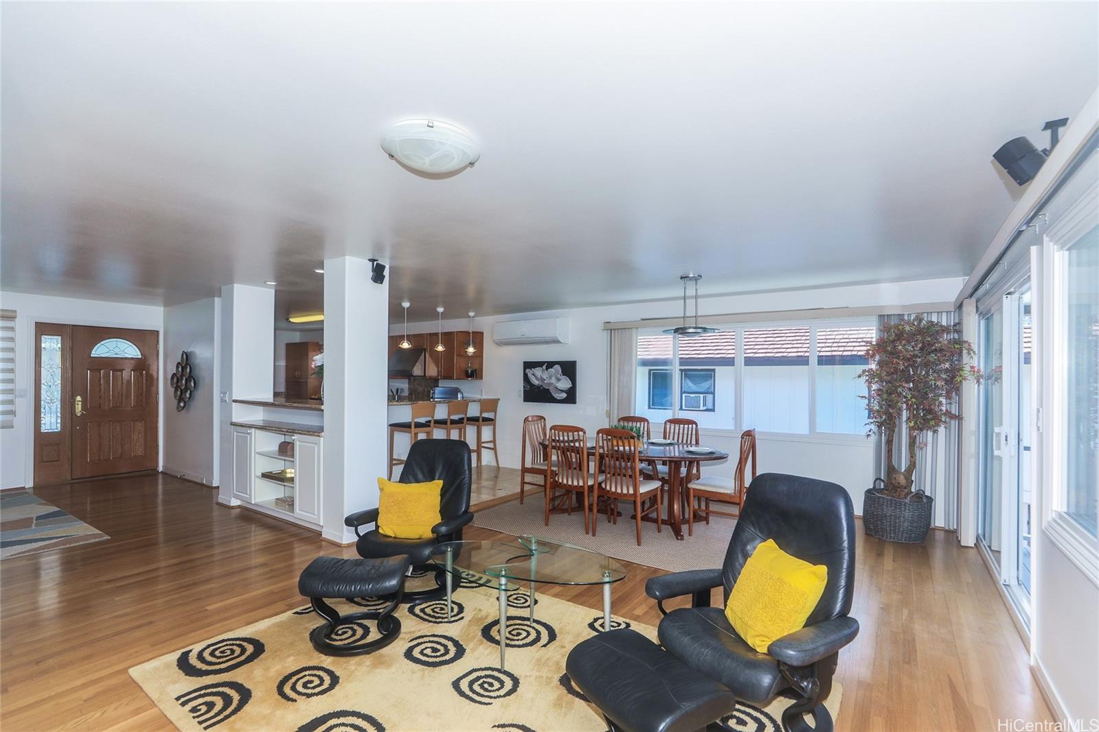 1264  Ala Puumalu Street Salt Lake, Honolulu home - photo 8 of 25