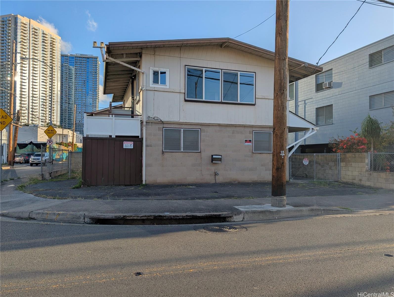 1267 Rycroft St Honolulu - Rental - photo 16 of 18