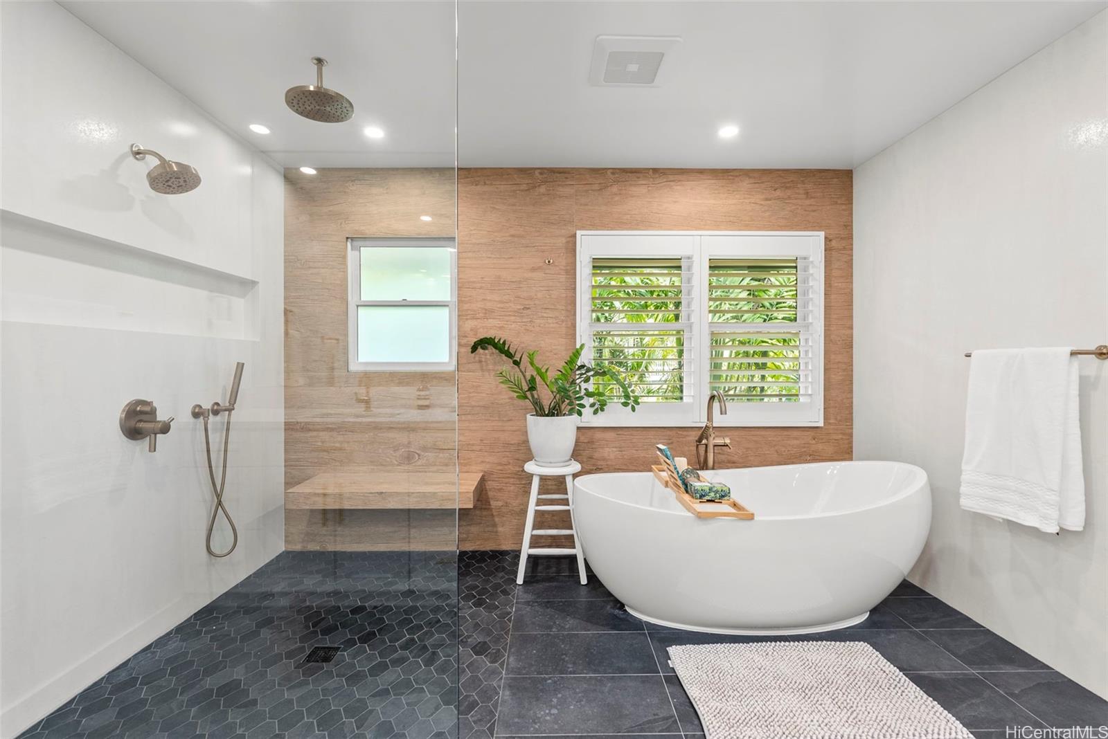 127  Mokumanu Drive Lanikai, Kailua home - photo 14 of 25