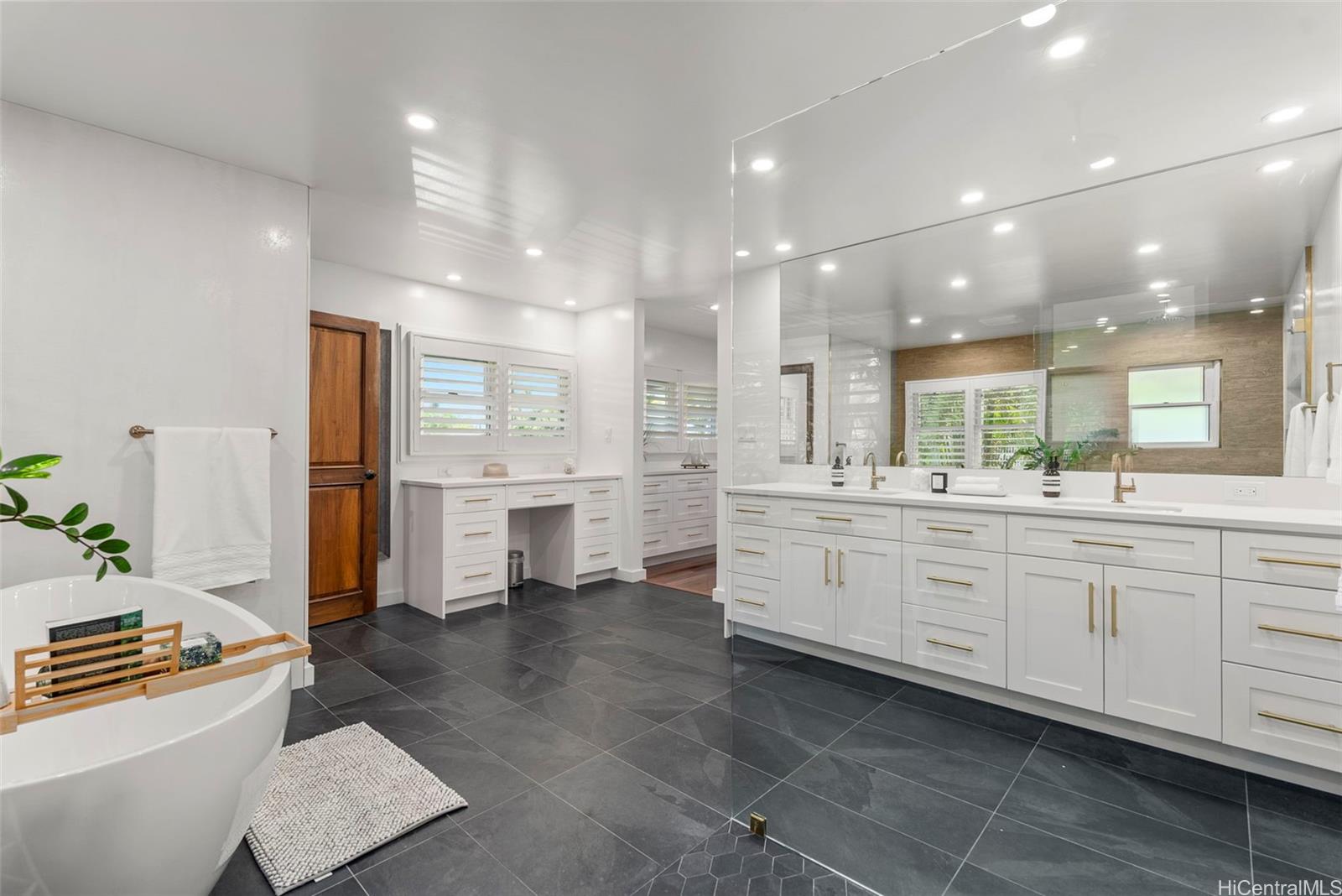 127  Mokumanu Drive Lanikai, Kailua home - photo 15 of 25