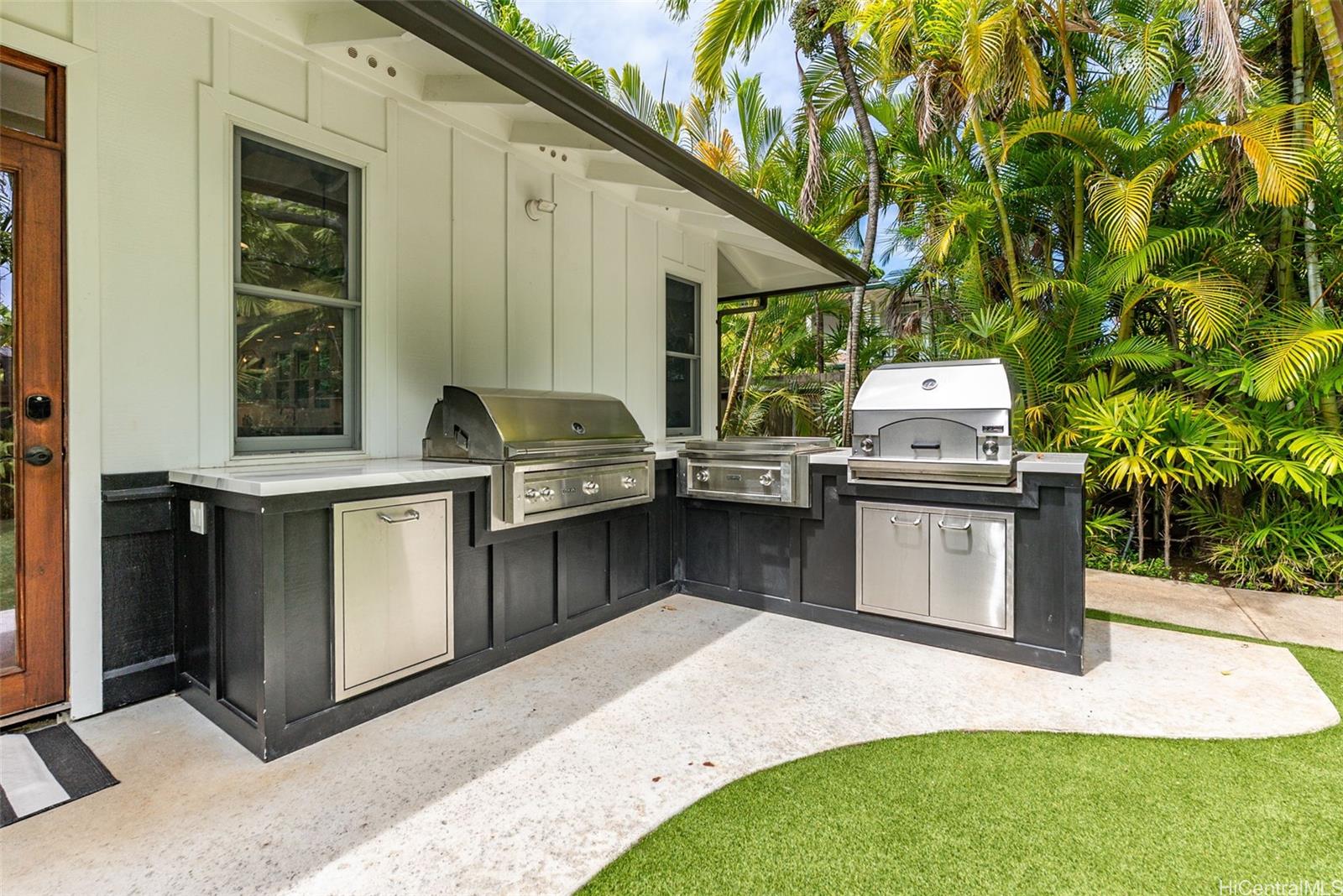 127  Mokumanu Drive Lanikai, Kailua home - photo 19 of 25