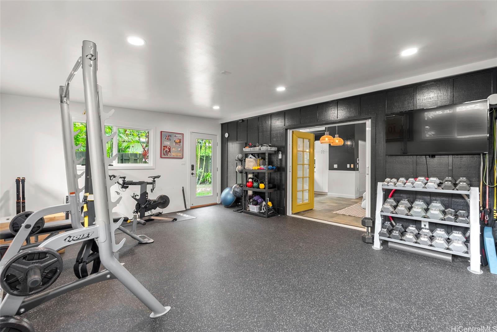 127  Mokumanu Drive Lanikai, Kailua home - photo 24 of 25