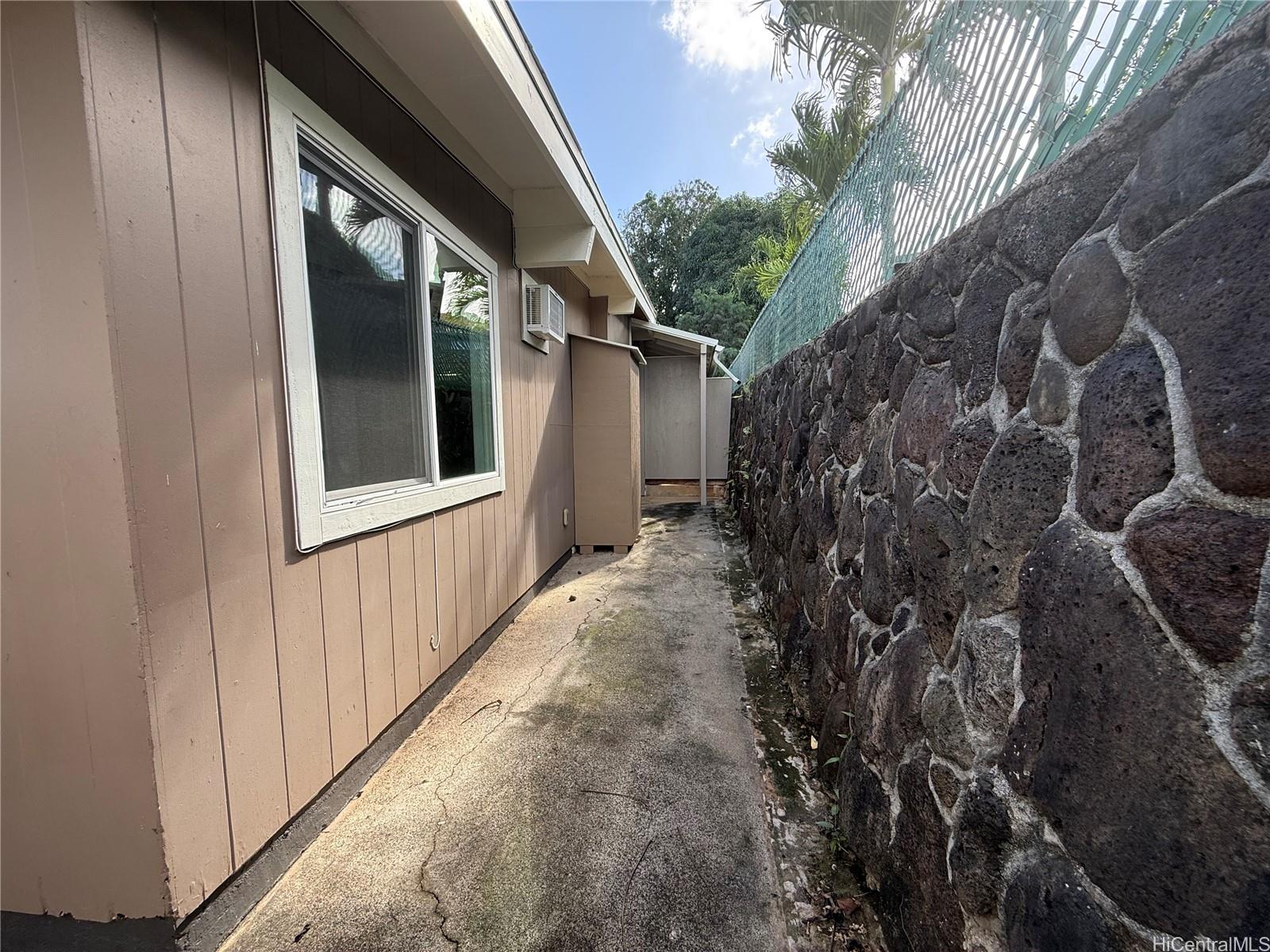 1279 Manulani St Kailua - Rental - photo 11 of 14