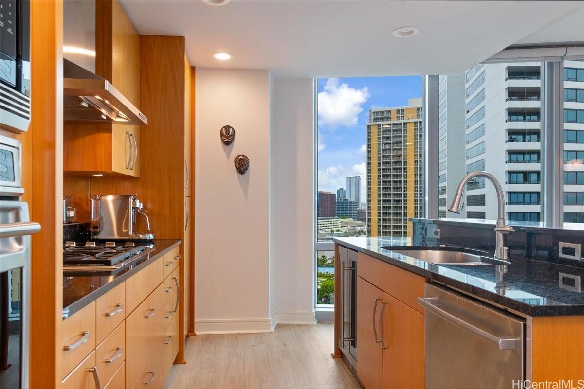 Hokua At 1288 Ala Moana condo # 15G, Honolulu, Hawaii - photo 9 of 25