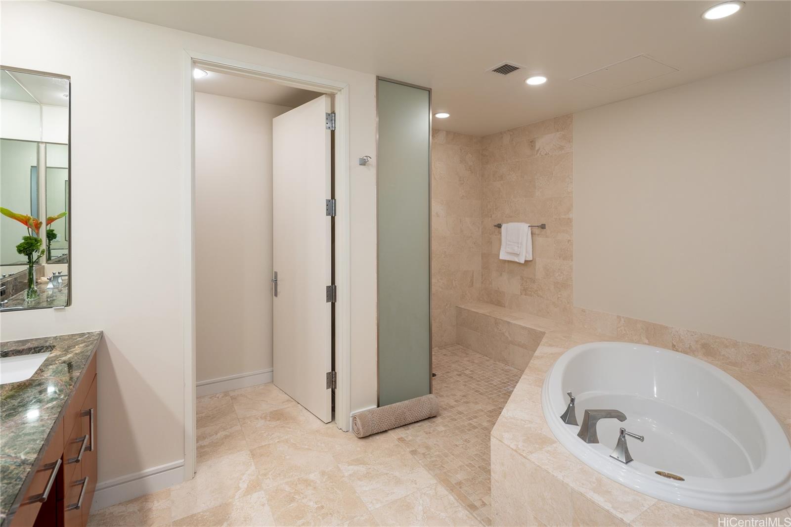 Hokua At 1288 Ala Moana condo # 29F, Honolulu, Hawaii - photo 11 of 25