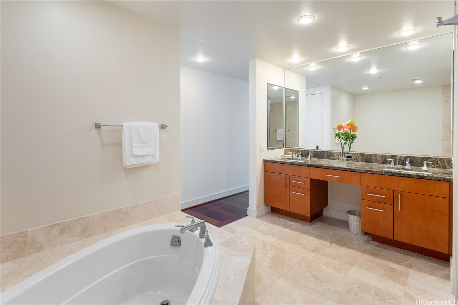 Hokua At 1288 Ala Moana condo # 29F, Honolulu, Hawaii - photo 12 of 25