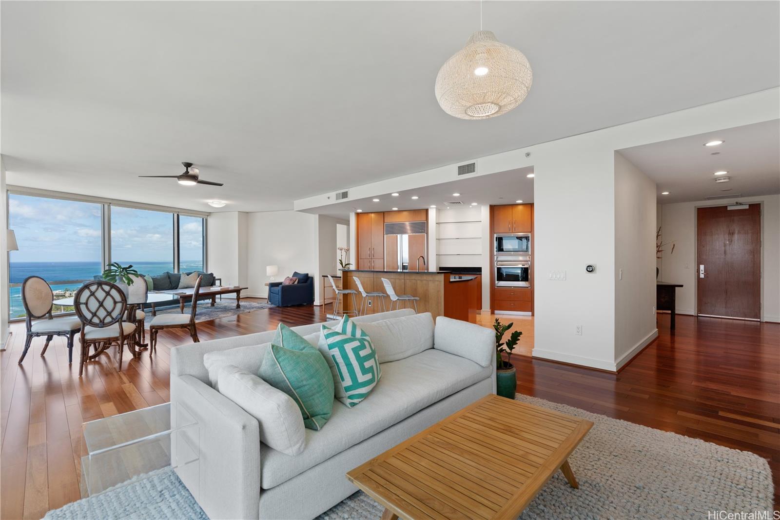 Hokua At 1288 Ala Moana condo # 31D, Honolulu, Hawaii - photo 3 of 19