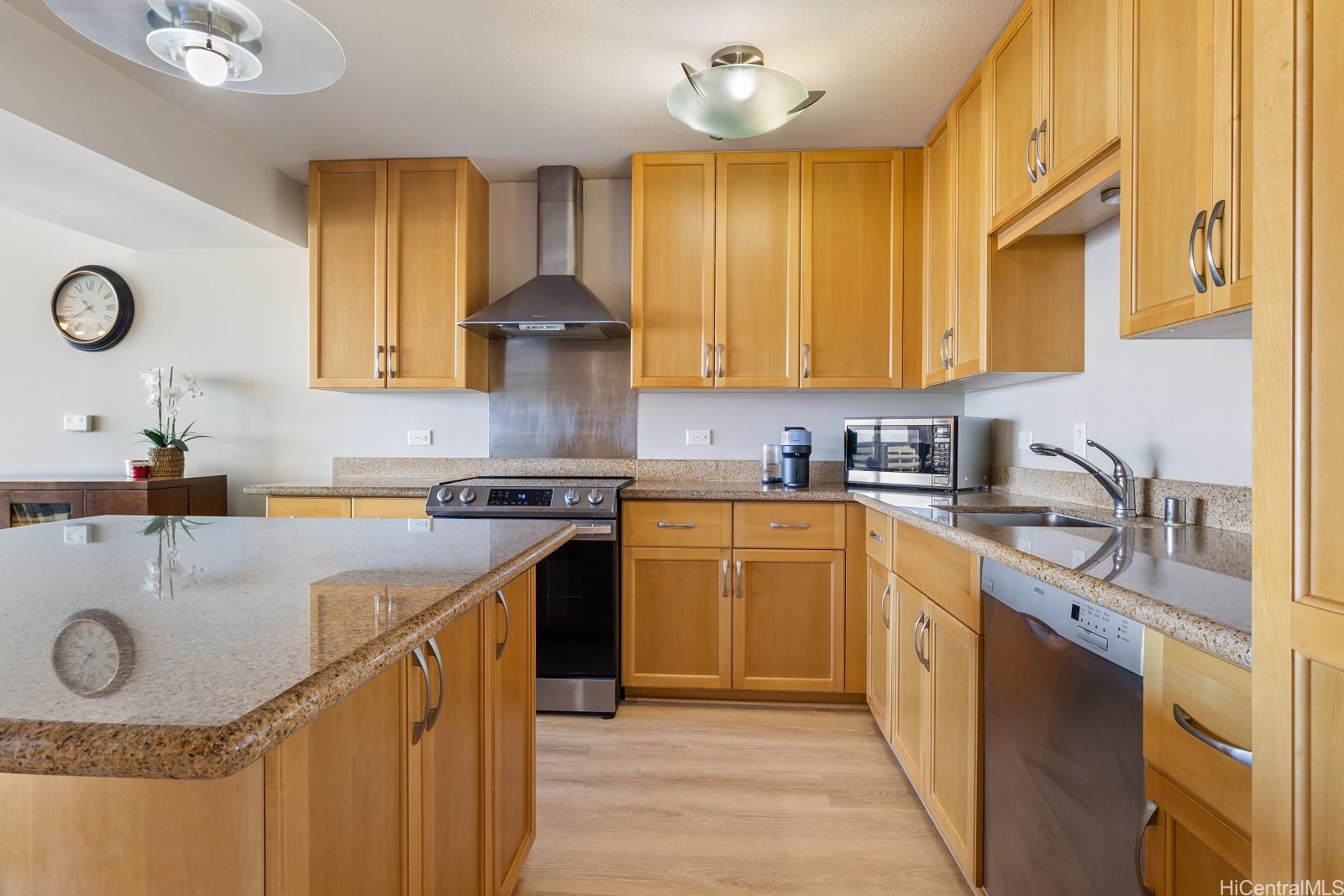 Moana Pacific condo # I-1506, Honolulu, Hawaii - photo 4 of 24