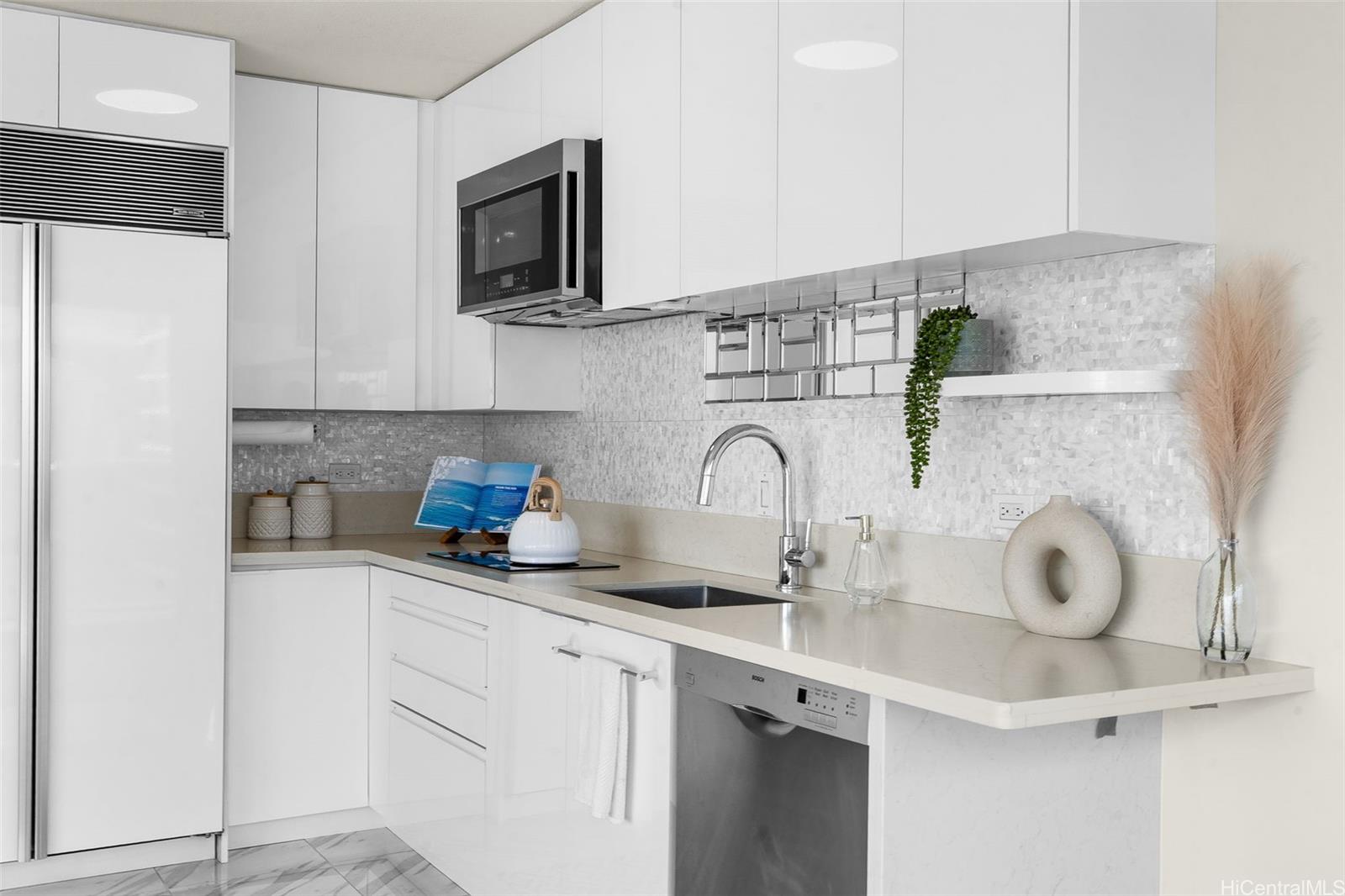 Moana Pacific condo # I2103, Honolulu, Hawaii - photo 6 of 24