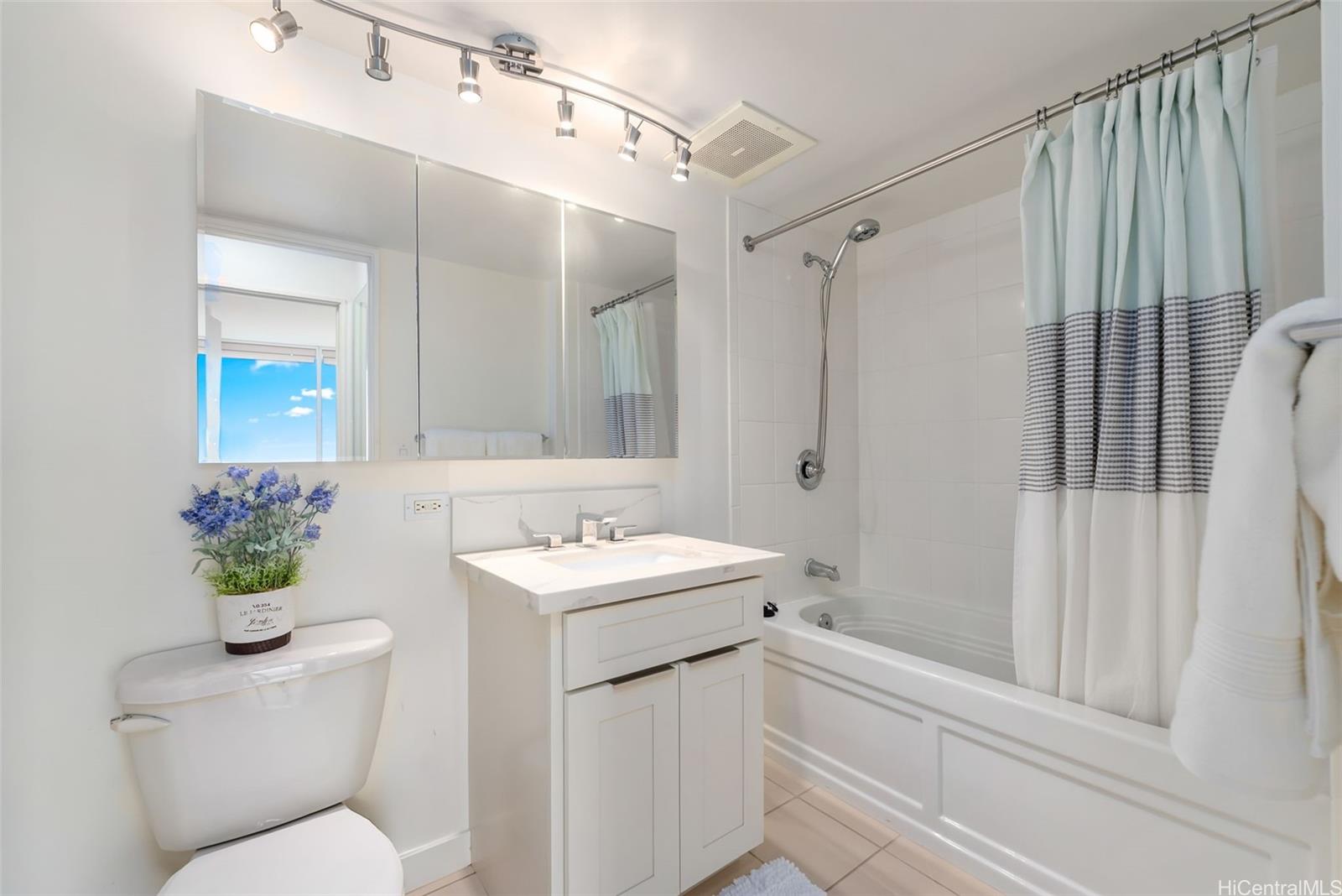 Moana Pacific condo # I3005, Honolulu, Hawaii - photo 20 of 25