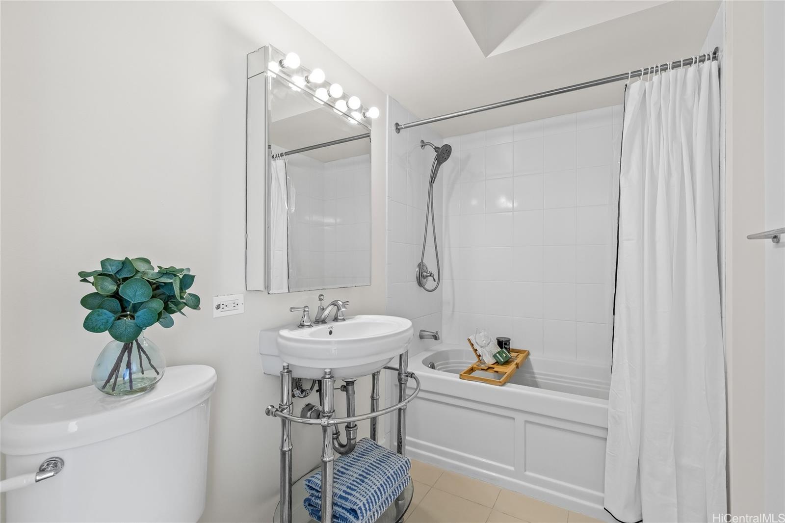 Moana Pacific condo # I-3507, Honolulu, Hawaii - photo 13 of 25