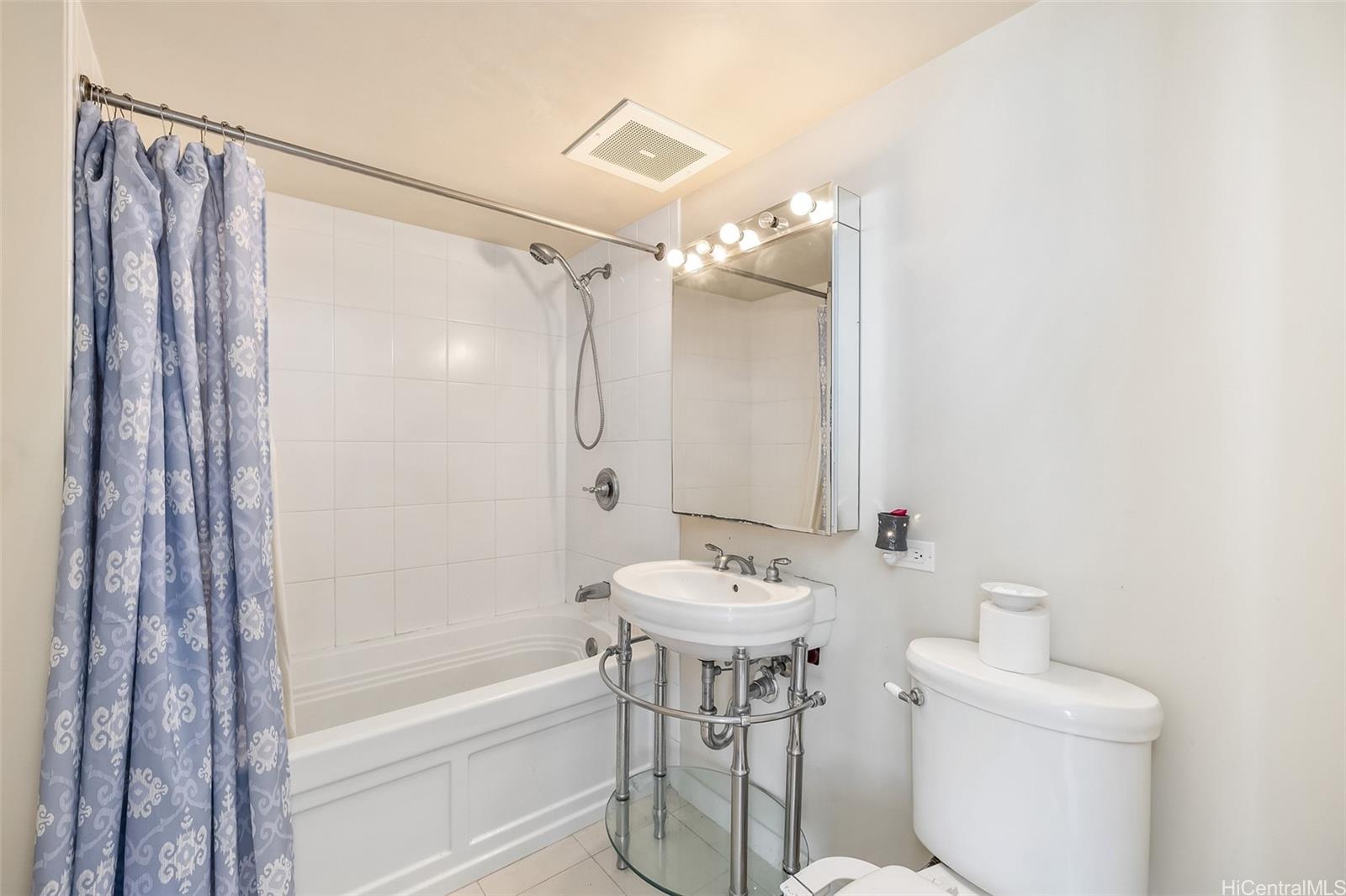 Moana Pacific condo # I3701, Honolulu, Hawaii - photo 7 of 19