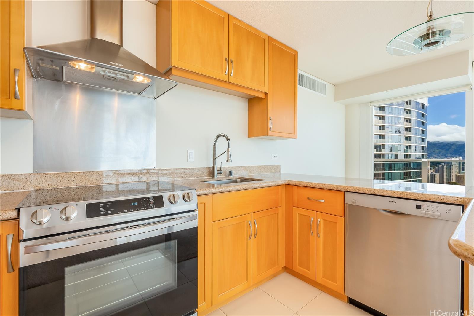 Moana Pacific condo # I-4203, Honolulu, Hawaii - photo 5 of 25