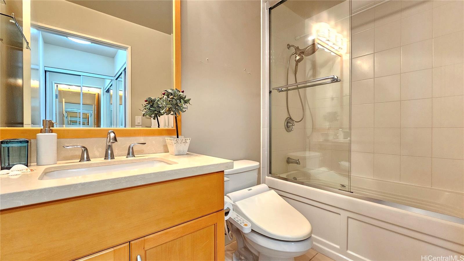 Moana Pacific condo # I-PH9, Honolulu, Hawaii - photo 4 of 25