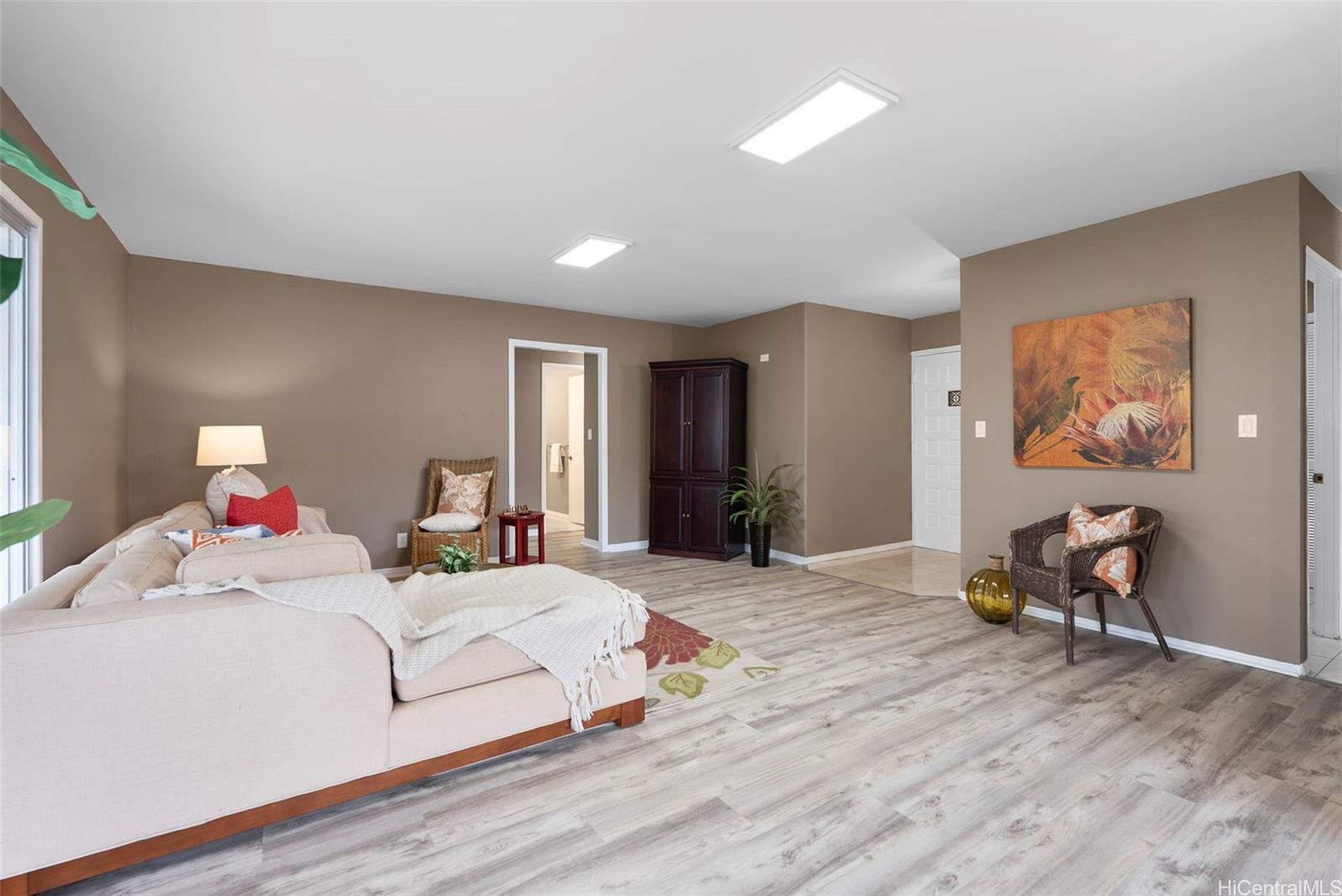 1289  Akele Street Kaopa, Kailua home - photo 4 of 24