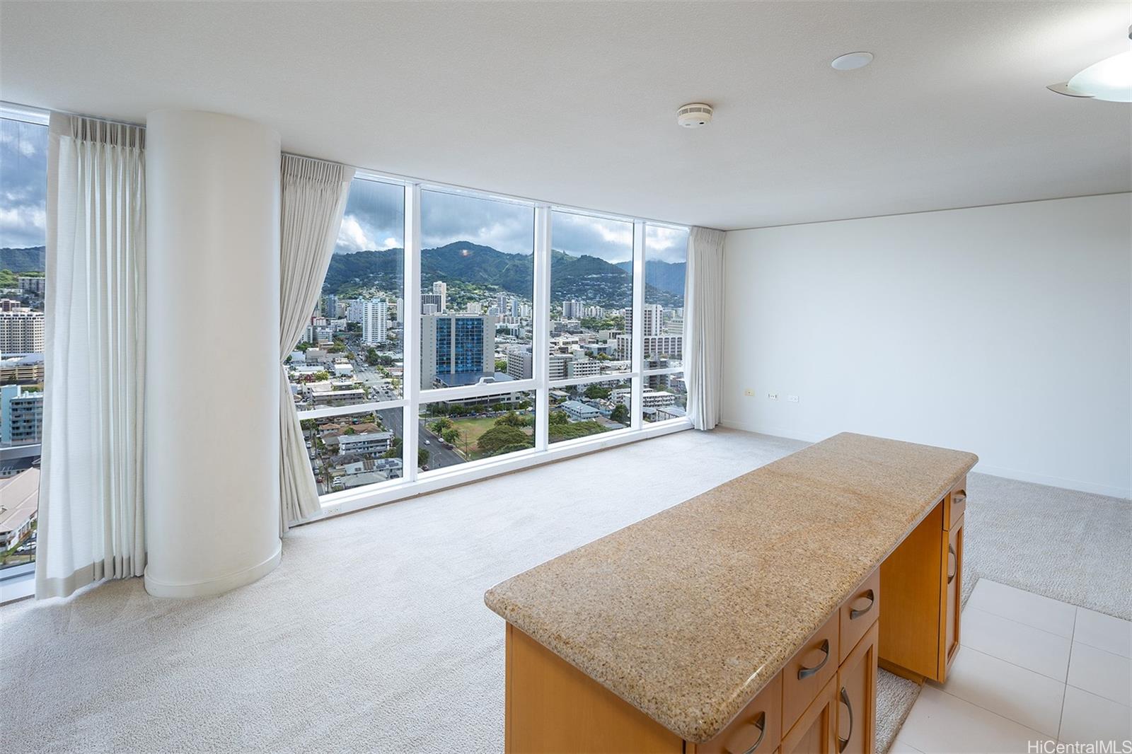 1296 Kapiolani Blvd Honolulu - Rental - photo 2 of 17