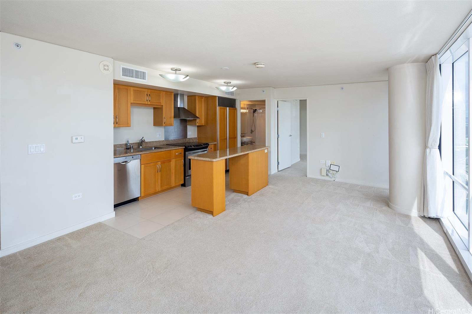 1296 Kapiolani Blvd Honolulu - Rental - photo 3 of 17