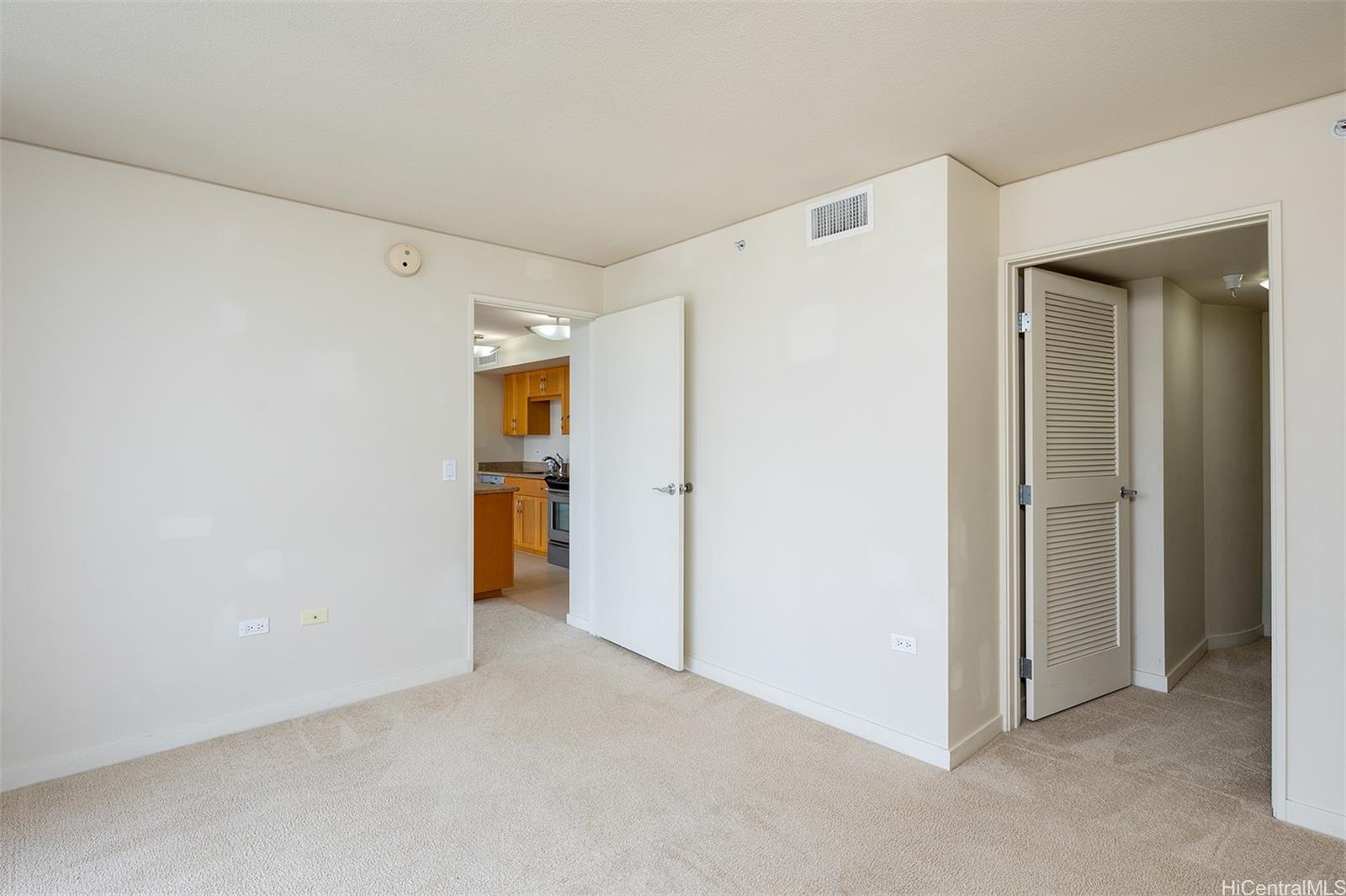 1296 Kapiolani Blvd Honolulu - Rental - photo 7 of 17