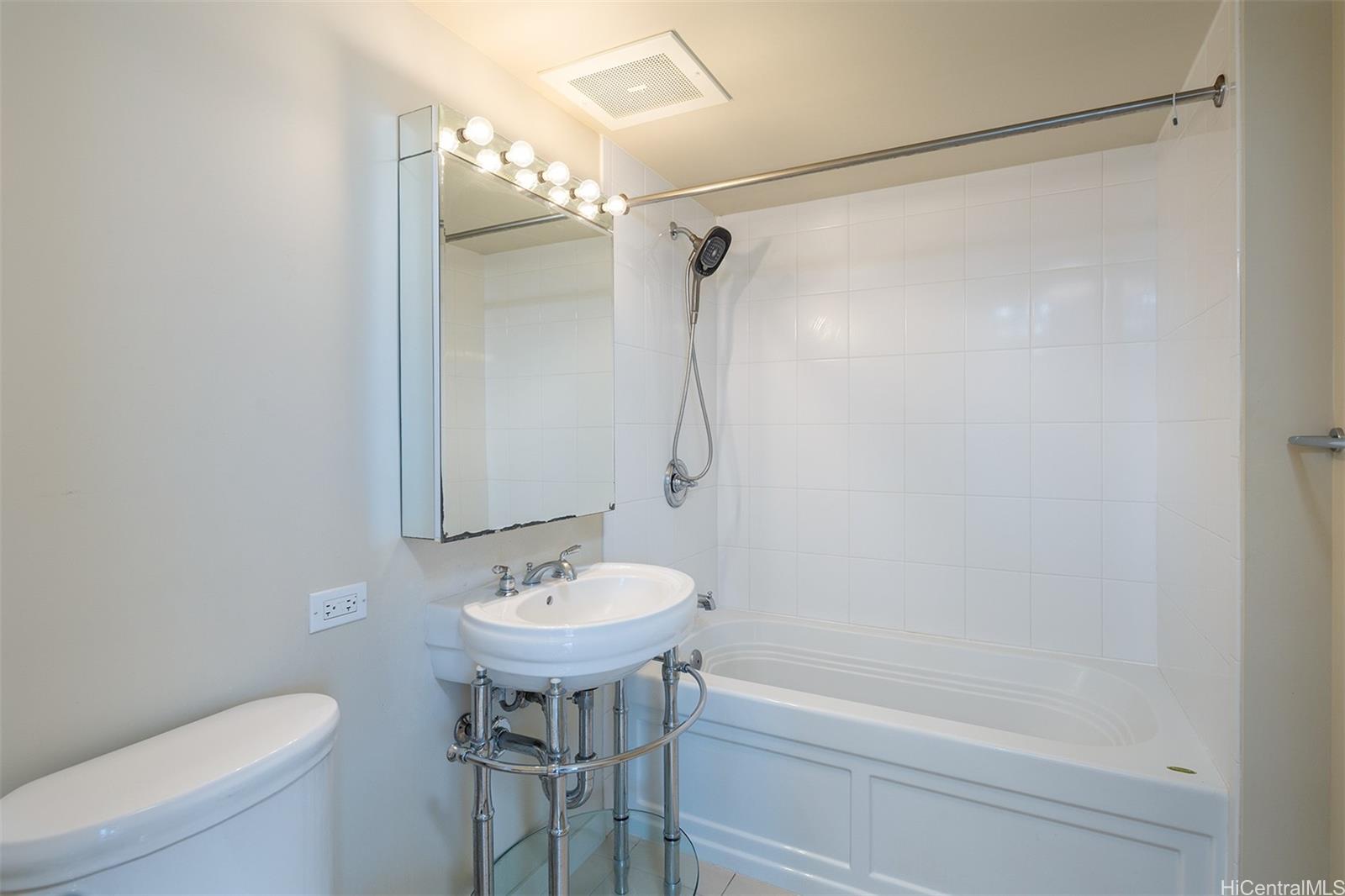 1296 Kapiolani Blvd Honolulu - Rental - photo 9 of 17