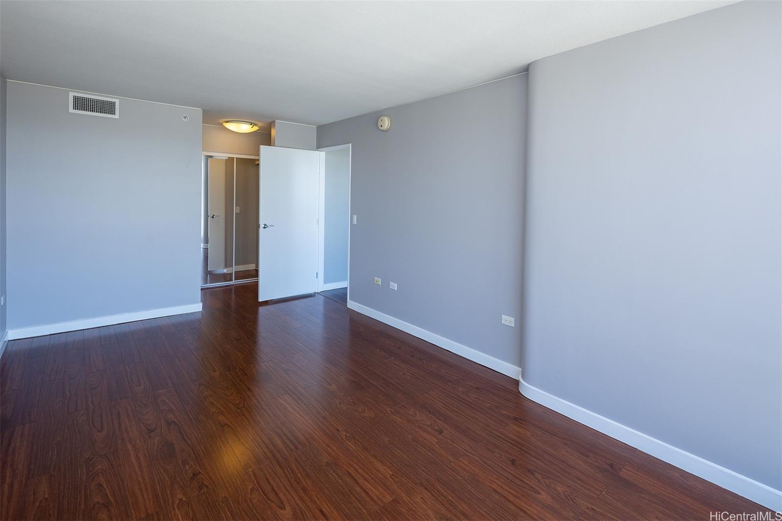 1296 Kapiolani Blvd Honolulu - Rental - photo 6 of 22