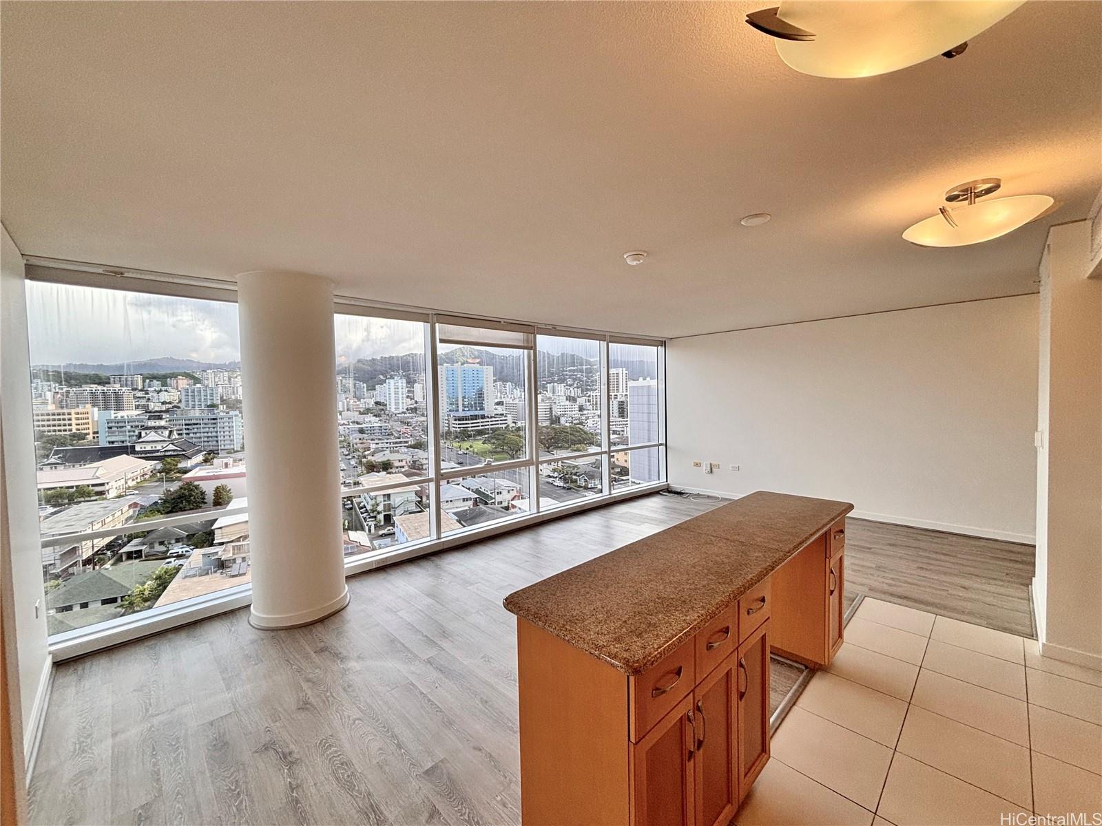 1296 Kapiolani Blvd Honolulu - Rental - photo 2 of 7