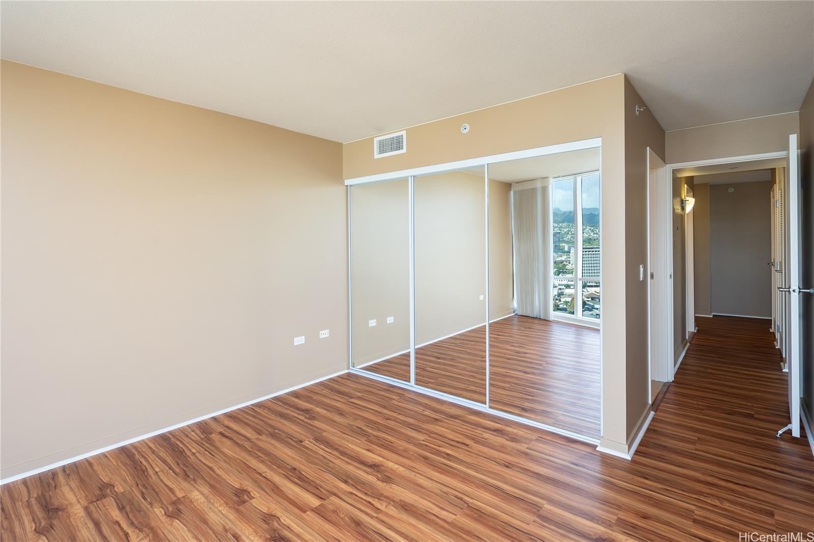 1296 Kapiolani Blvd Honolulu - Rental - photo 13 of 25