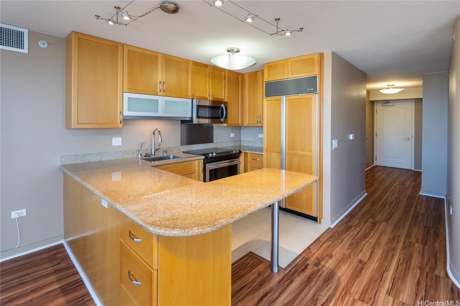 1296 Kapiolani Blvd Honolulu - Rental - photo 3 of 25