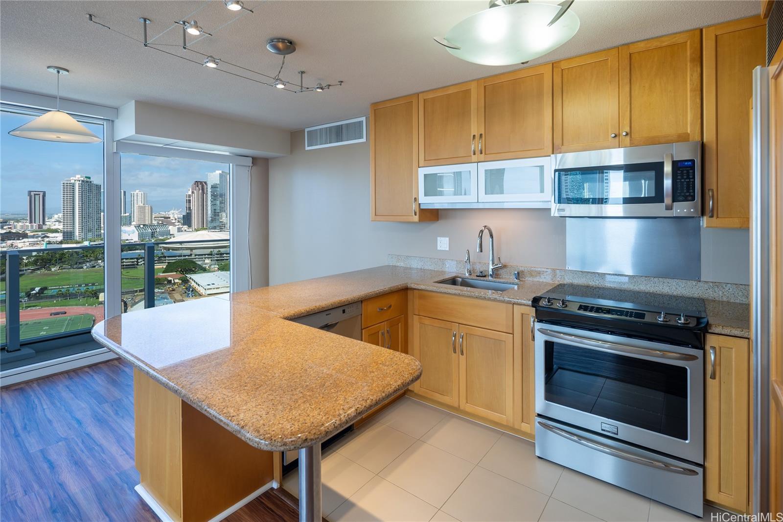 1296 Kapiolani Blvd Honolulu - Rental - photo 5 of 25