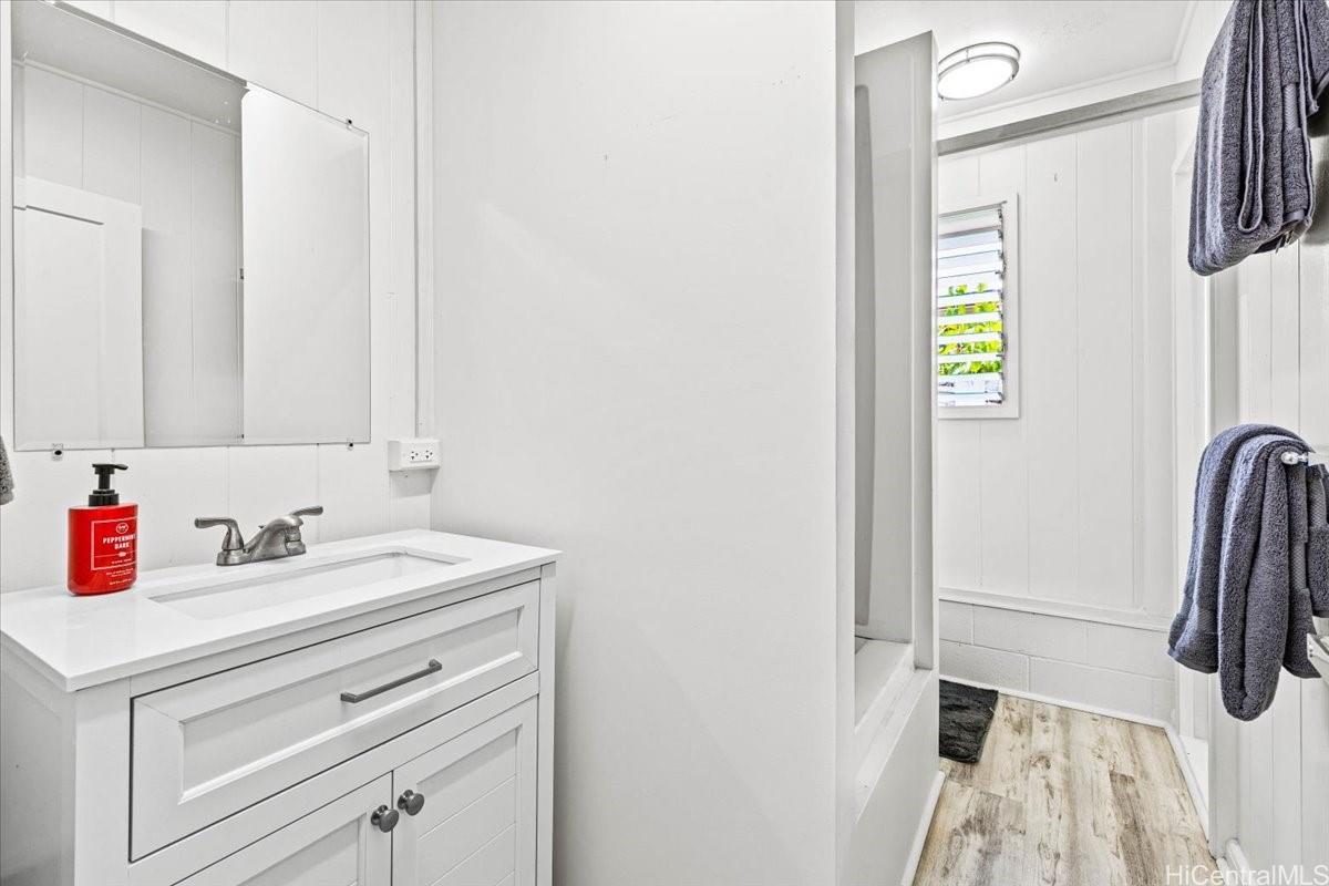 1297  Ala Napunani Street Salt Lake, Honolulu home - photo 23 of 25