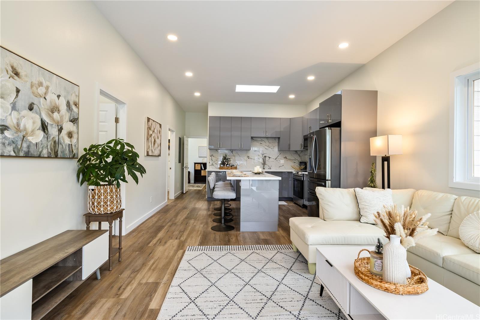 1307  Farrington Street Moiliili, Honolulu home - photo 2 of 25