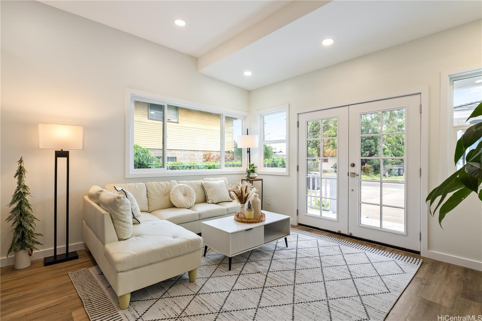 1307  Farrington Street Moiliili, Honolulu home - photo 3 of 25